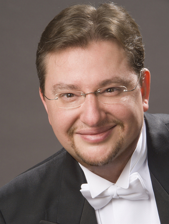 Photo of Antony Walker, 2018 Dorothy Albrecht Gregory Visiting Conductor